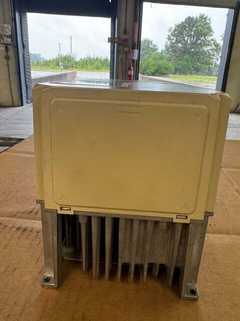 5 HP Saftronics #CIMR-PCU23P7, PC3 Inverter, Variable Frequency Drive, 200-230 Volts, 3 phase - Image 4