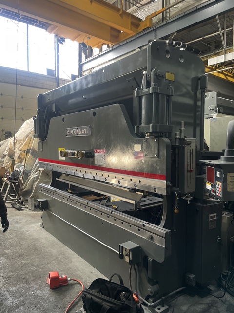 135 Ton, Cincinnati #135CB, CNC Hydraulic Press Brake, 144" bed & ram length, 126.75" between housings, 8" - Image 2