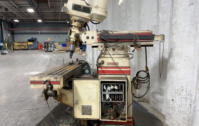 Tri-Onics, Vertical Milling Machine, 49" x 9" Table, 3 HP, 1720 RPM, Handyman Controller, 220/440 V. - Image 3
