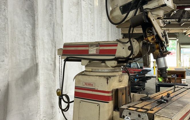 Tri-Onics, Vertical Milling Machine, 49" x 9" Table, 3 HP, 1720 RPM, Handyman Controller, 220/440 V. - Image 4