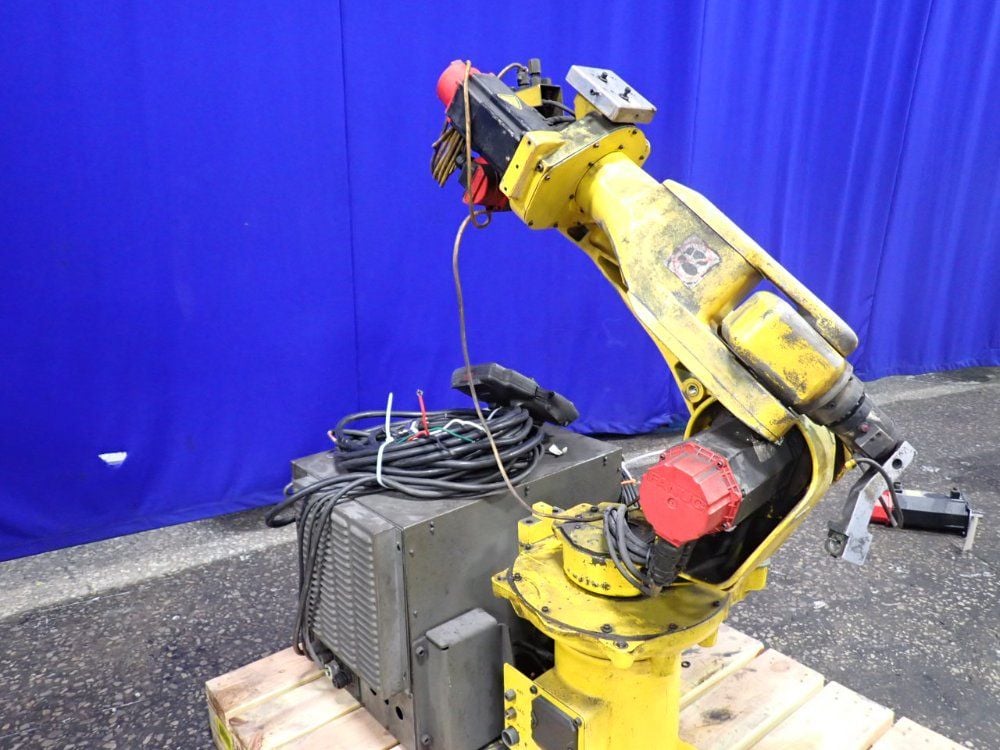 Fanuc #ARC-MATE-100i, Industrial Robot, A05B-1210-B601, A05B-2402-B001 Controller, Teach Pendant, 2000 - Image 3
