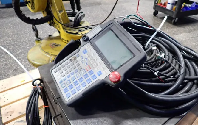 Fanuc, ARC-MATE-100i, Industrial Robot, A05B-1210-B601, A05B-2402-B001 Controller, Teach Pendant, 2000 - Image 10
