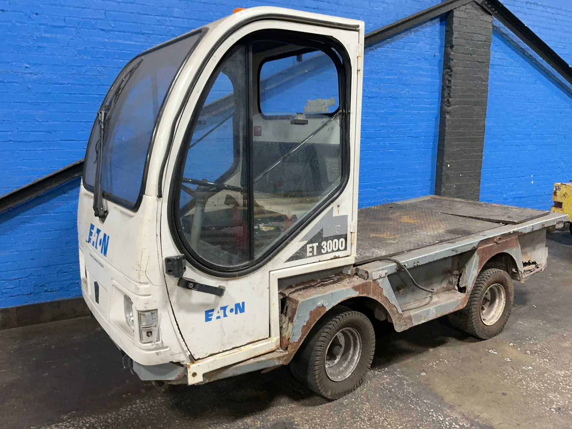 1.5 Ton Taylor-Dunn #ET-030-48, Electric Utility Tow Truck, 3000 lb. Capacity, 48V Battery, 2007 - Image 4
