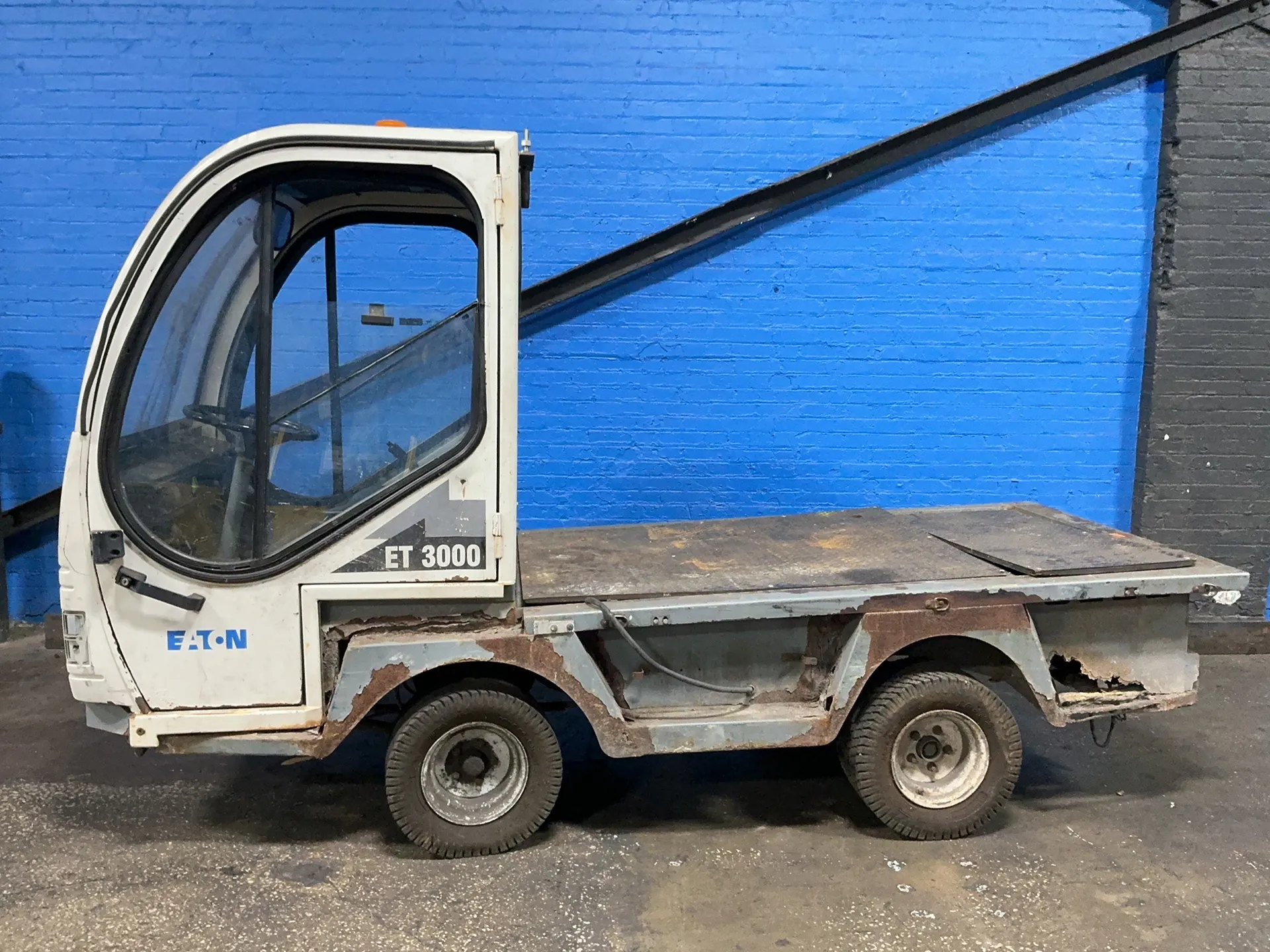 1.5 Ton Taylor-Dunn #ET-030-48, Electric Utility Tow Truck, 3000 lb. Capacity, 48V Battery, 2007 - Image 5