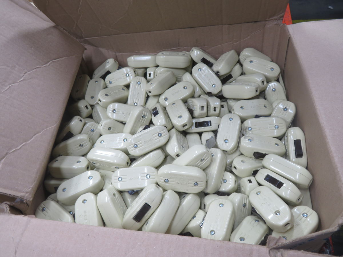 Eaton #933V-SP-LS, Feed Through Cord Switch, LOT of 335 - Image 3
