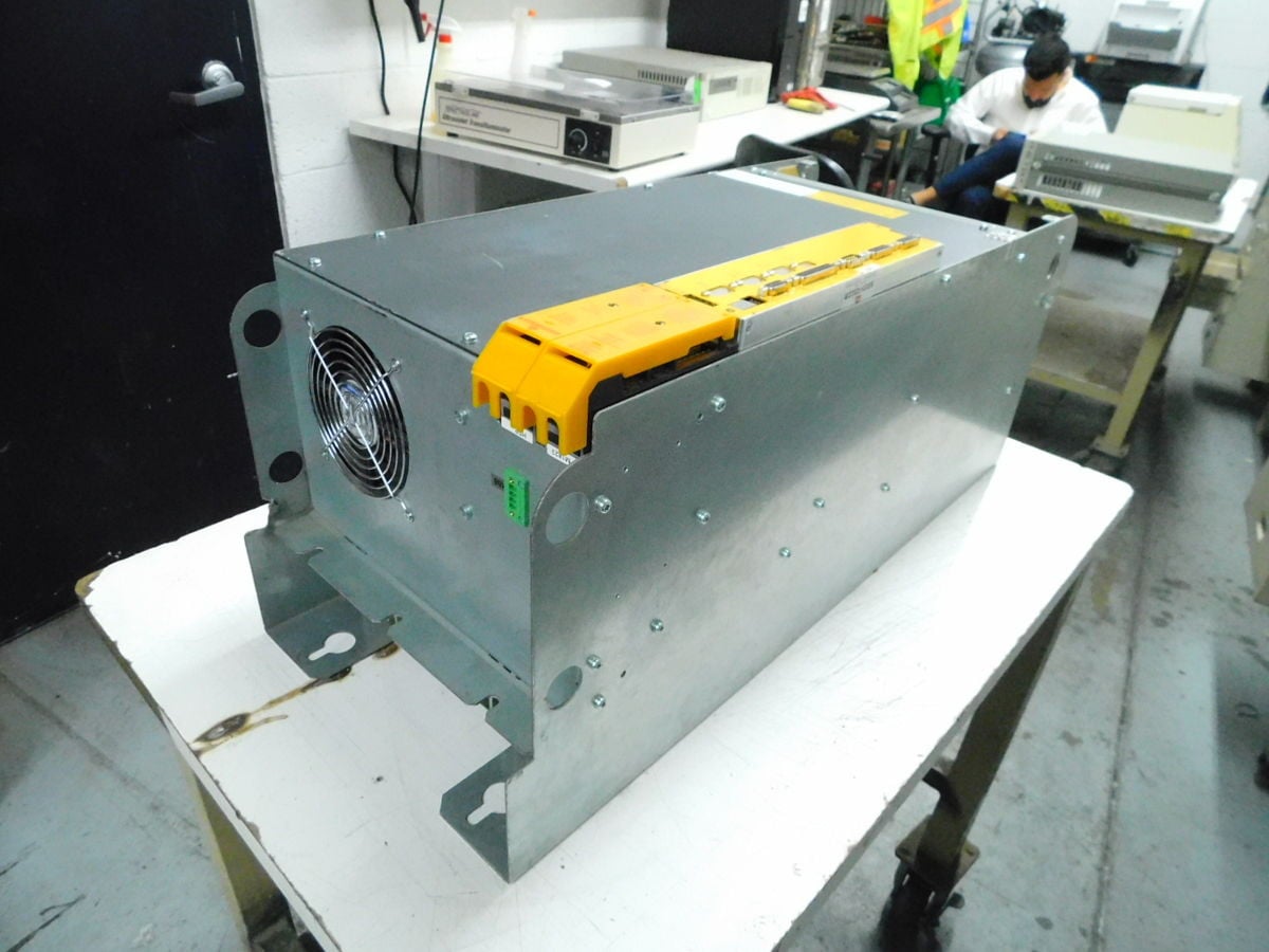 Baumuller #BUM63S-150/195-54-E-M-011, Servo Drive, 195 Amps, 480 VAC Input - Image 3