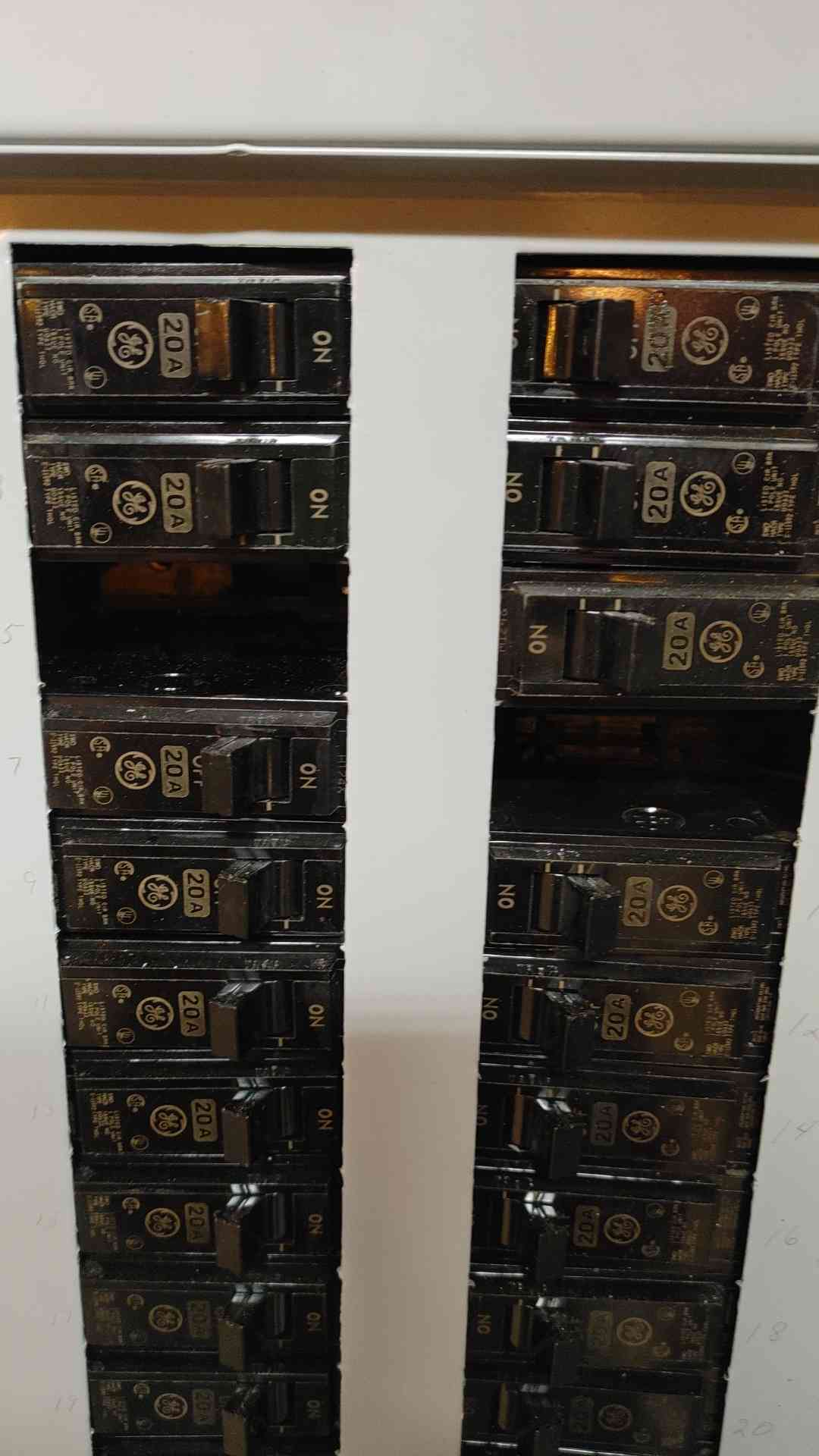 400 Amp. General Electric, A Series, Panelboard, 208/120V, 3PH, w/ Main Breaker (8 available) - Image 8