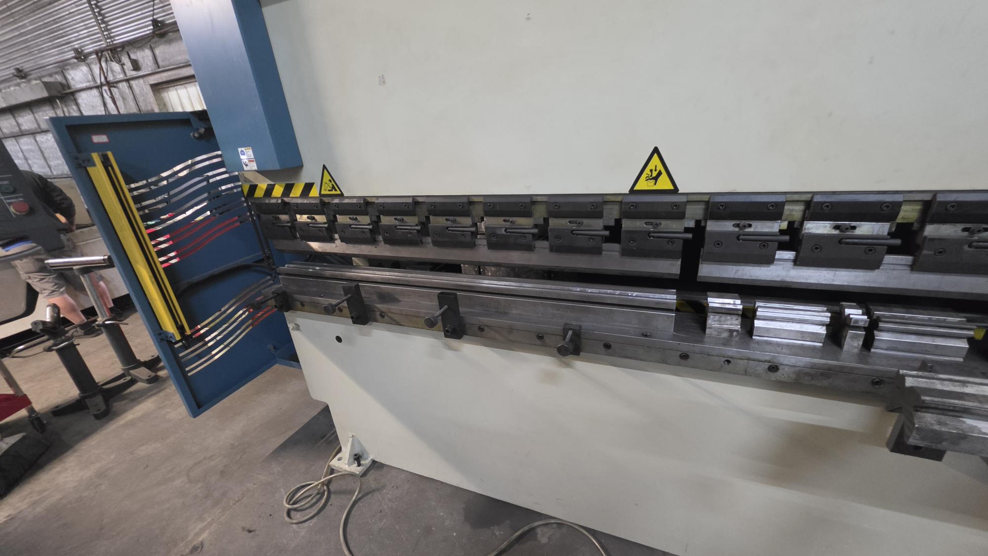 135 Ton, Baileigh #PPTK-135/30, Hydraulic CNC Press Brake, 10.5' overall, 102" between housing, 12.5" throat - Image 3