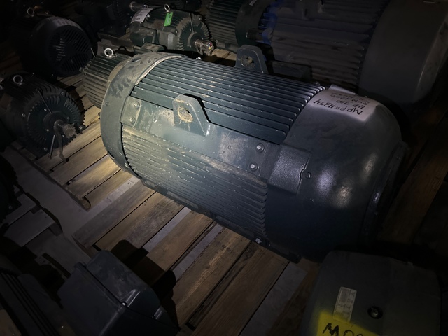 300 HP 1200 RPM Toshiba, Frame B449T, TEFC, 460 Volts, reman. - Image 5