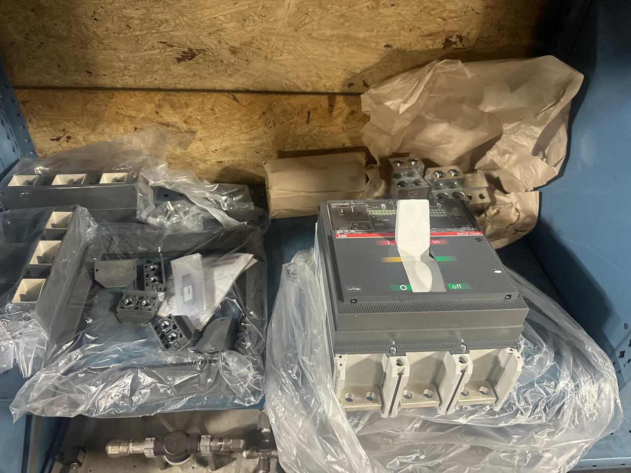1200 Amps, ABB, Molded Case Circuit Breaker w/ Lug Kit, 600 Volts, 3-pole, 2024 - Image 1