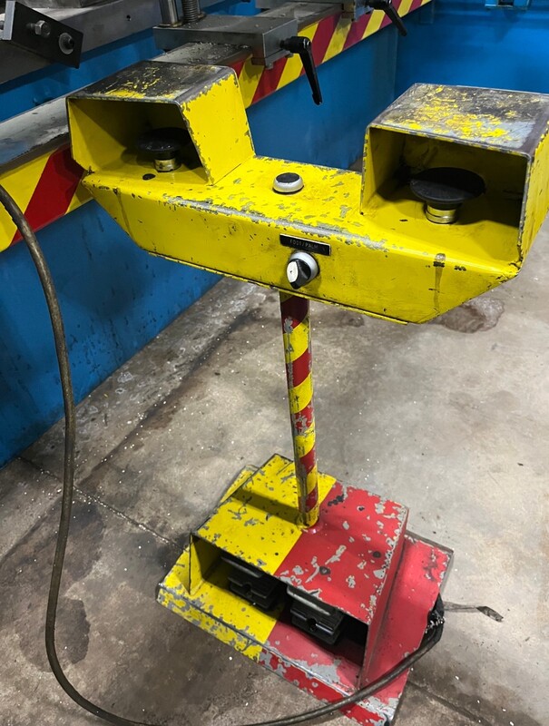 220 Ton, Krras #Bend-200-37, hydraulic press brake, 12' overall, 126" between housing, 6.3" stroke, 17.8" - Image 3