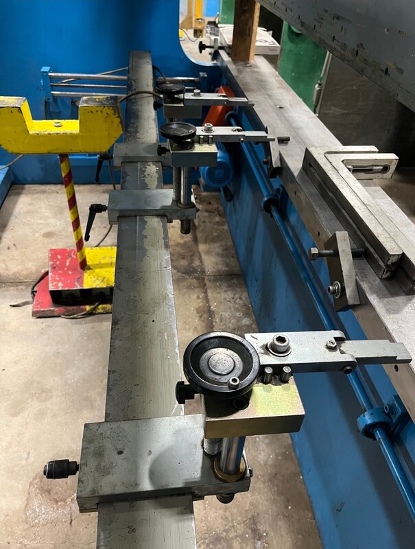 220 Ton, Krras #Bend-200-37, hydraulic press brake, 12' overall, 126" between housing, 6.3" stroke, 17.8" - Image 6