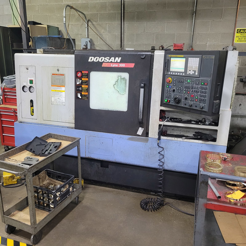 Daewoo Doosan #Lynx-300, 2-Axis, Fanuc Control, 25.6" swing, 10" chuck, 3" bar, 17.7" turning diameter, 30.1" - Image 1