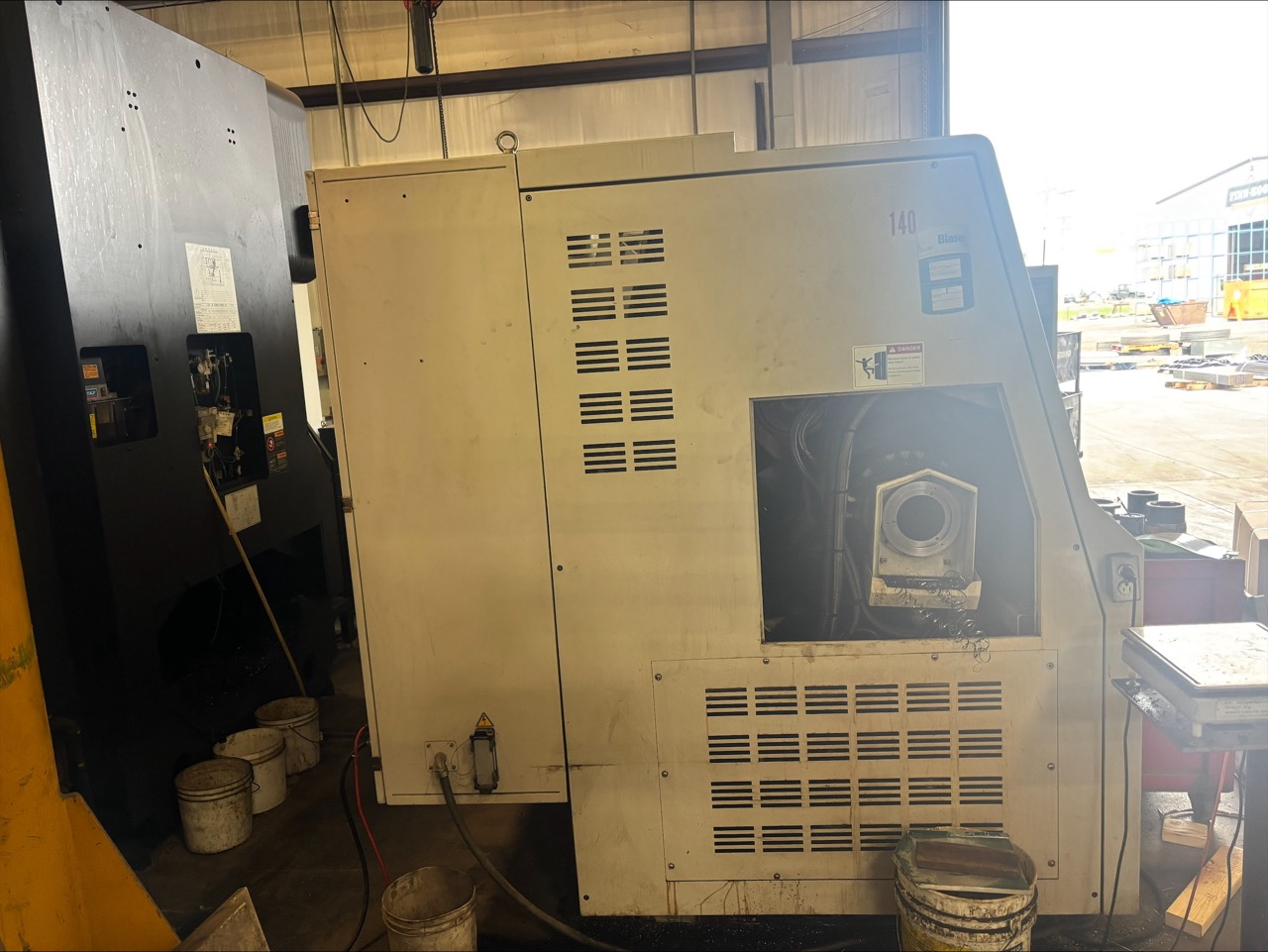 Daewoo Doosan Puma #400B, CNC Lathe, 30.3" swing, 23.2" swing over cross slide, 21.7" diameter x 41.1" L max - Image 2