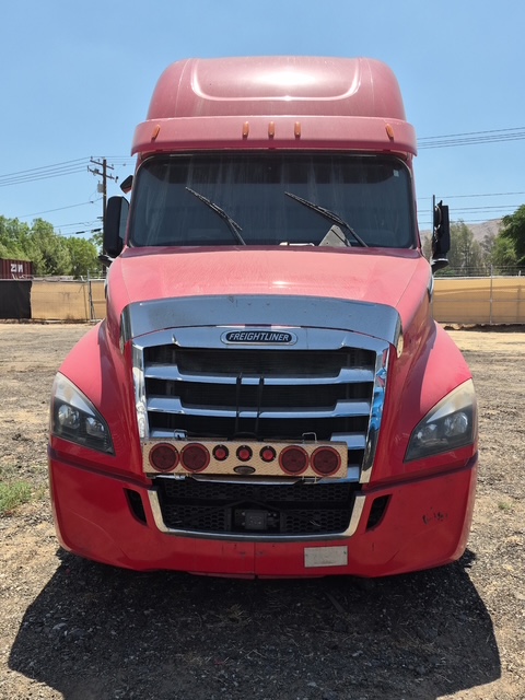Freightliner #Cascadia, Sleeper Semi, Tandem Axle Class 8 Tractor, 2019 - Image 1