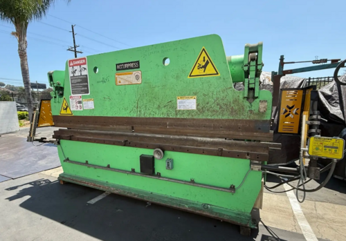 130 Ton, Accurpress #713012, CNC Hydraulic Press Brake, 12' overall, 124" between housing, 14" open, 6" Shut - Image 1