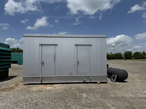 900 KW Caterpillar #3508, diesel generator set, 400 Volts, 3-phase, 638 hours, 1337 HP @ 1800 RPM, sound - Image 1