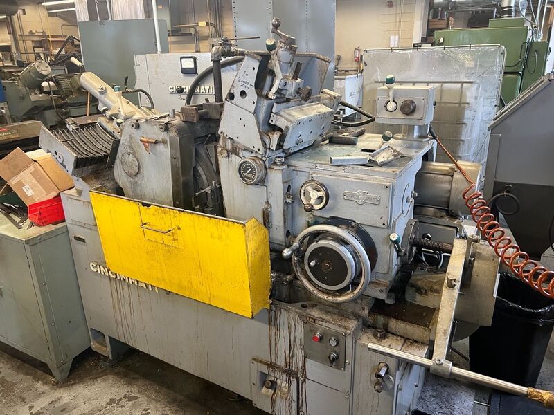 Cincinnati Milacron No. 210-6, Centuramic LR centerless grinder, 20" grinding wheel diameter, 12" regulating - Image 1
