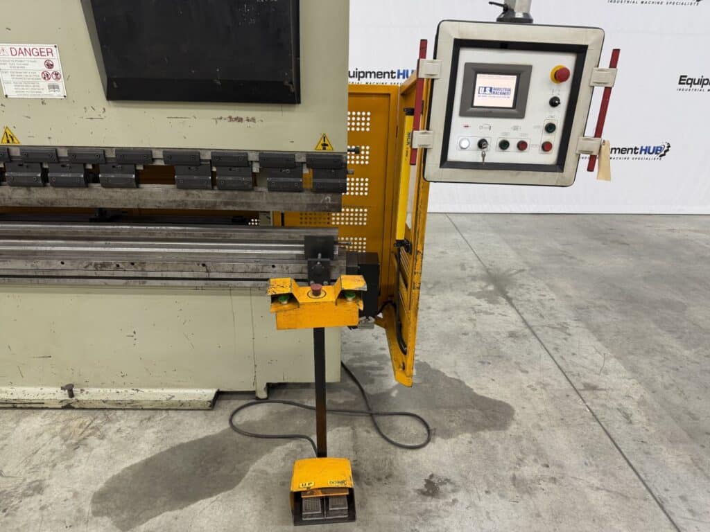 200 Ton, U.S. Industrial #US20013AC, hydraulic CNC press brake, 13' overall, 124" between housing, 7" stroke - Image 4