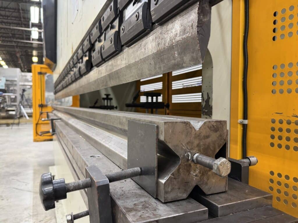 200 Ton, U.S. Industrial #US20013AC, hydraulic CNC press brake, 13' overall, 124" between housing, 7" stroke - Image 5