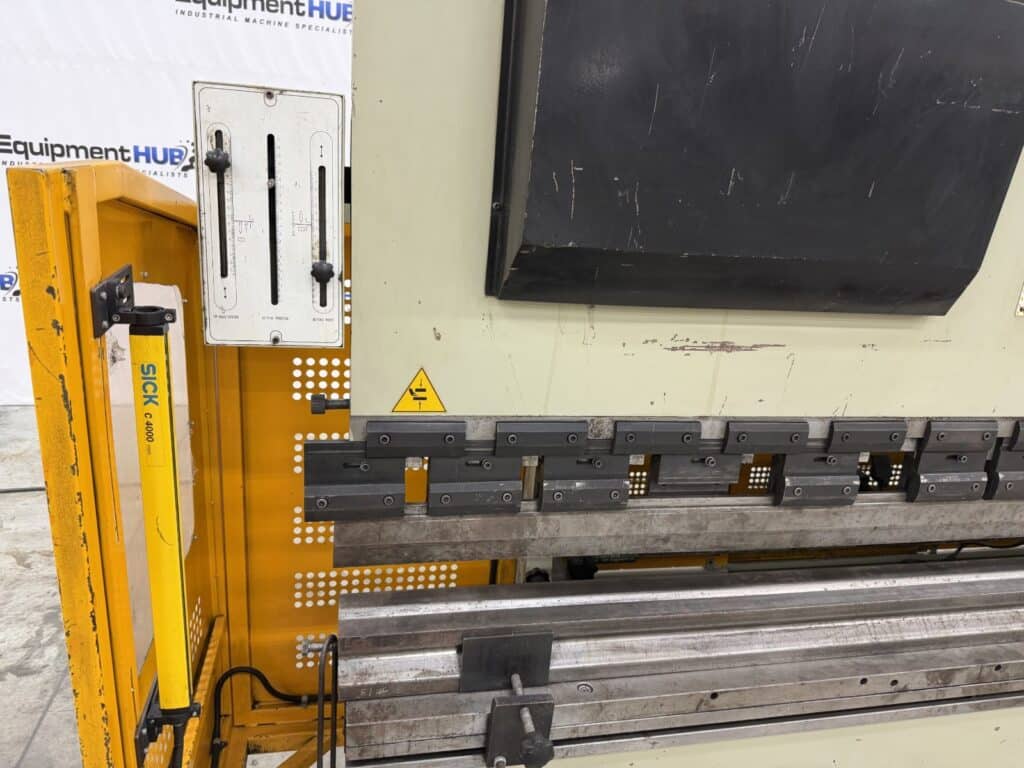 200 Ton, U.S. Industrial #US20013AC, hydraulic CNC press brake, 13' overall, 124" between housing, 7" stroke - Image 6