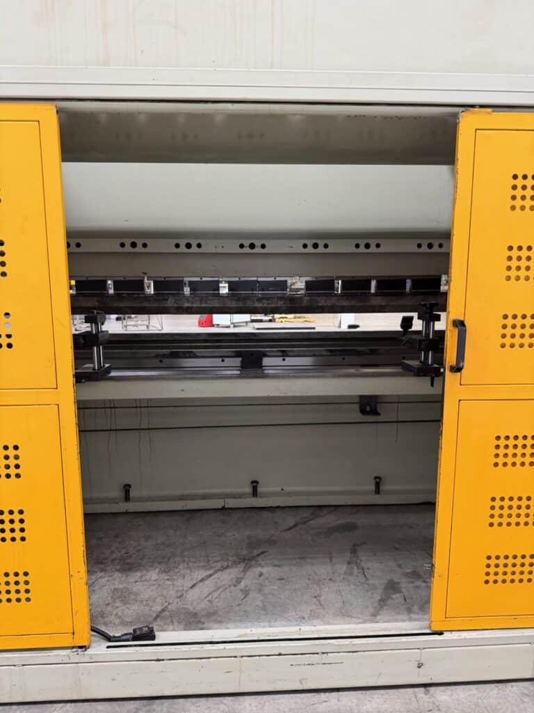 200 Ton, U.S. Industrial #US20013AC, hydraulic CNC press brake, 13' overall, 124" between housing, 7" stroke - Image 10