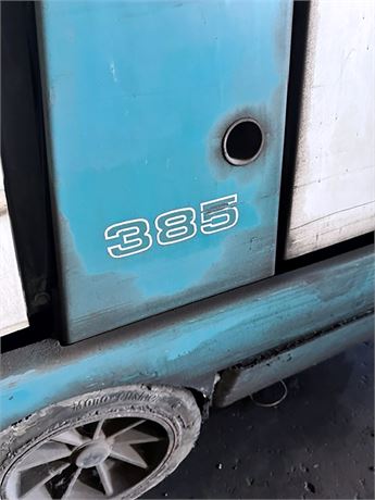 Tennant #385, gas power sweeper, 60" sweep path w/ side broom, 14 cu.ft. hopper, LP propane, vacuum filtration - Image 6