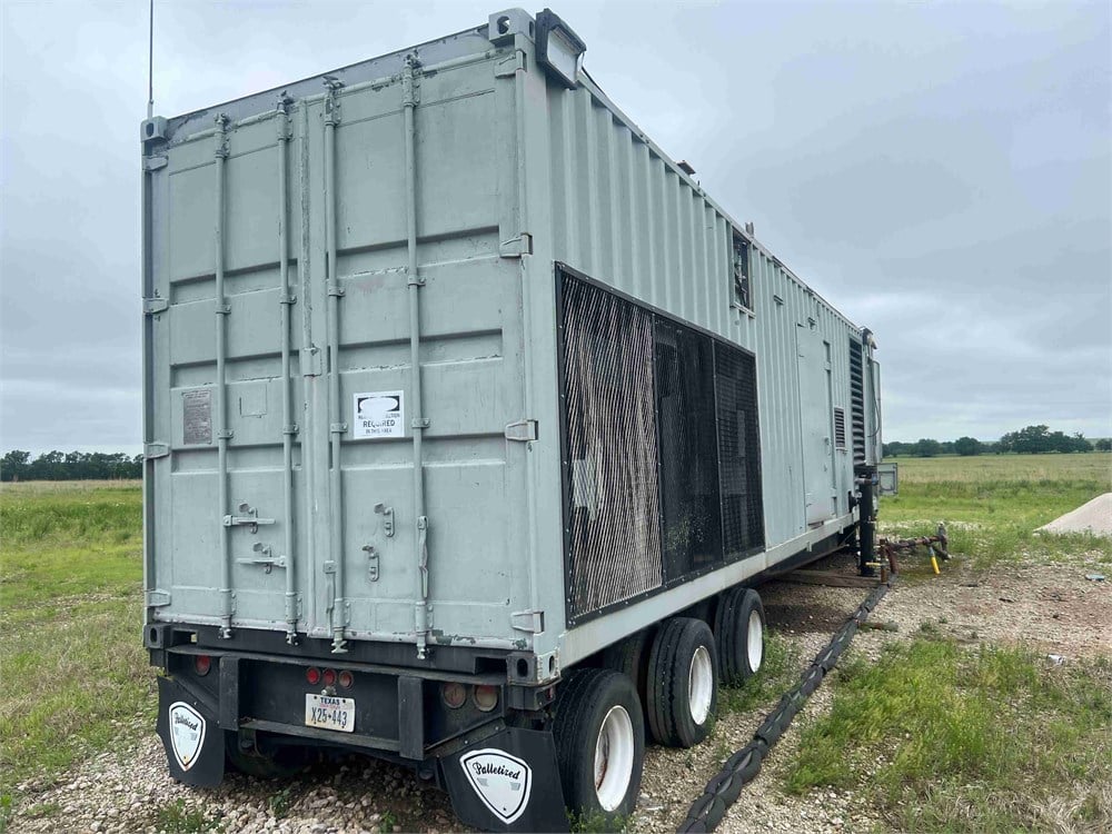 1000 KW Waukesha #VHP-5904-GSI-Modulator, Natural gas generator set, 480 Volts, 3-phase, trailer mounted, 2001 - Image 2