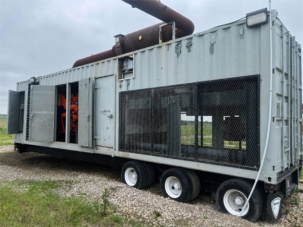 1000 KW Waukesha #VHP-5904-GSI-Modulator, Natural gas generator set, 480 Volts, 3-phase, trailer mounted, 2001 - Image 3