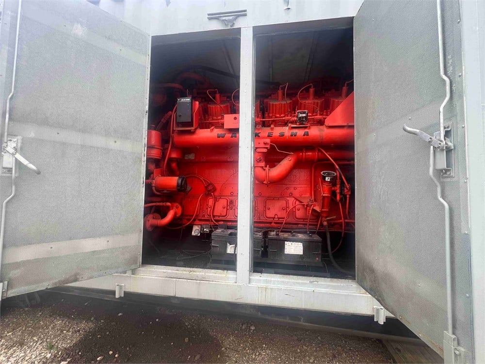 1000 KW Waukesha #VHP-5904-GSI-Modulator, Natural gas generator set, 480 Volts, 3-phase, trailer mounted, 2001 - Image 7