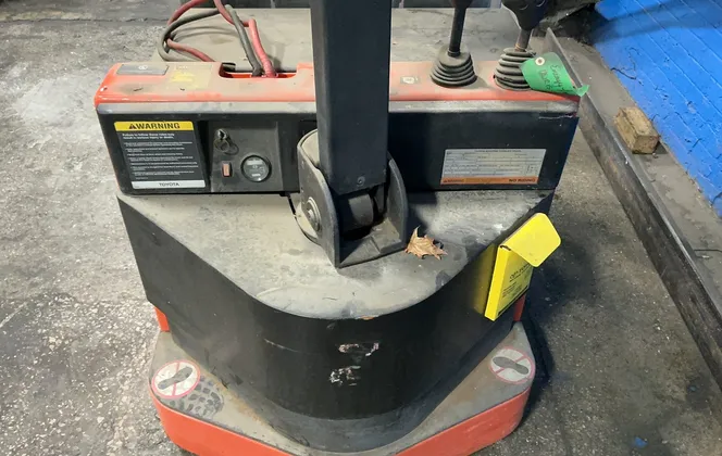 2450 lb. Toyota #6BWR15, Electric Order Picker, 24 VDC, 48" x4" Forks, 180" Lift Height - Image 5