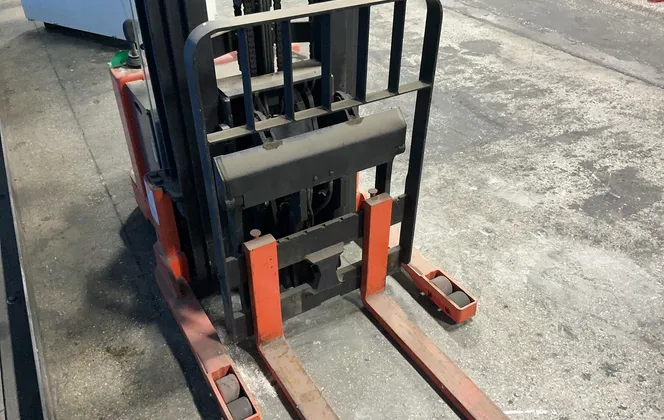 2450 lb. Toyota #6BWR15, Electric Order Picker, 24 VDC, 48" x4" Forks, 180" Lift Height - Image 8