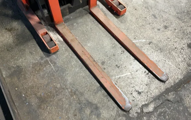 2450 lb. Toyota #6BWR15, Electric Order Picker, 24 VDC, 48" x4" Forks, 180" Lift Height - Image 9