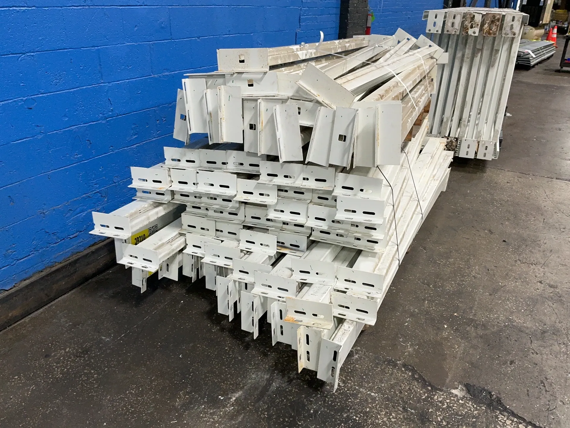 Pallet Racking, T-Bolts, Uprights (11) 216" x48", Beams (74) 96" x4", Plate 5" x7" - Image 4