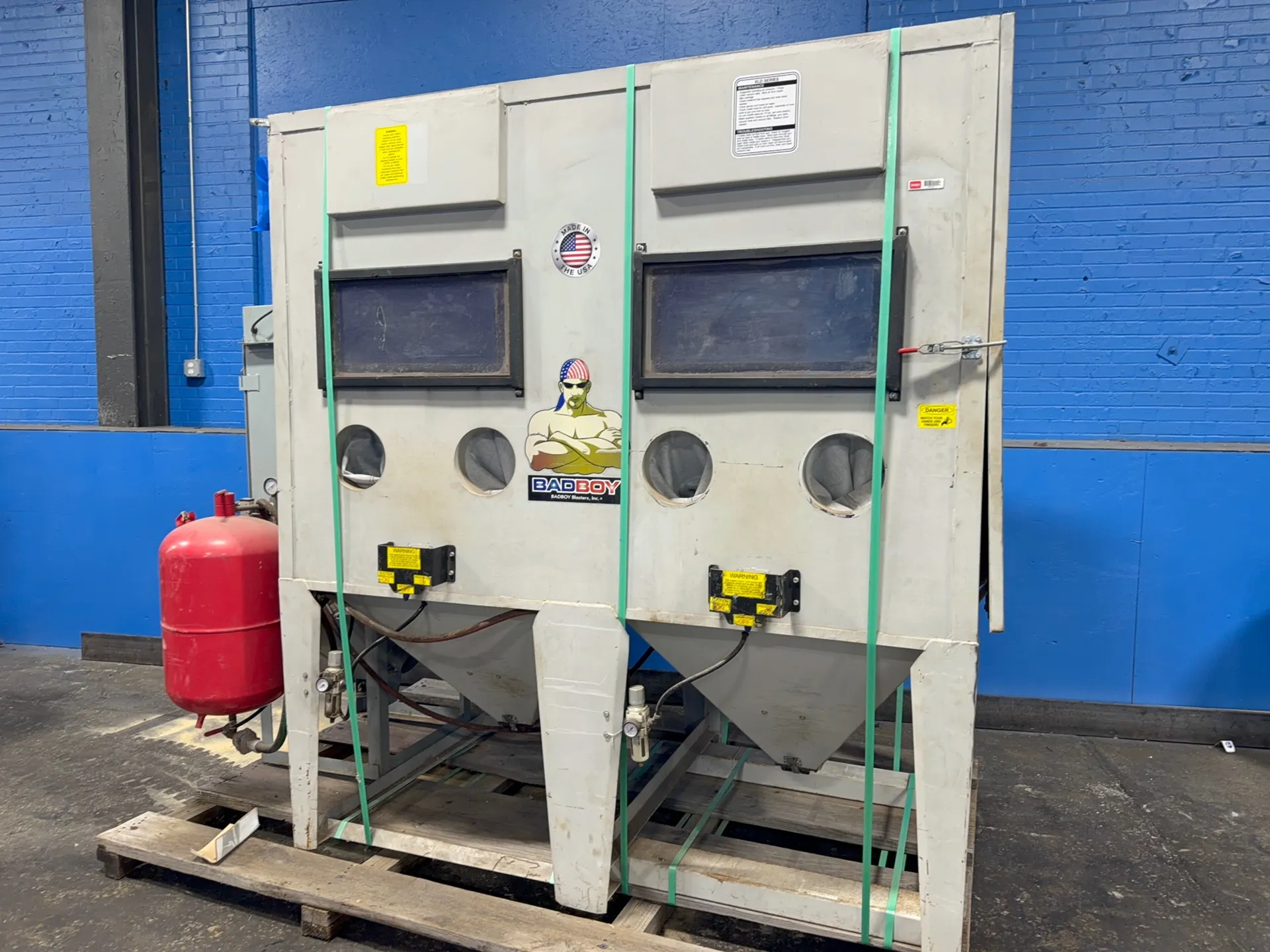 70" x43" x46" Badboy Blasters, Blast Cabinet, 1/3 HP Dust Collector, 115/230 V. - Image 1