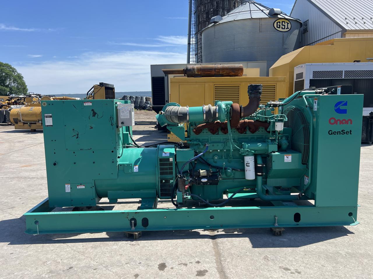 300 KW Cummins/Onan #300DFCB-1570, Diesel Generator Set, 120/208 Volt, 465 HP @ 1800 RPM engine, circuit - Image 1