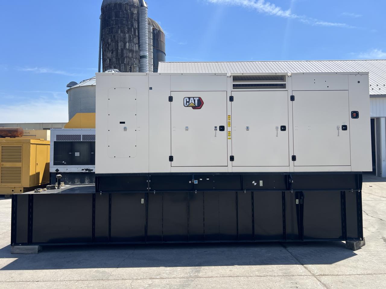 500 KW Caterpillar #500, Diesel Generator Set, 480 Volts, 762 HP @ 1800 RPM CAT C15 engine, circuit breaker - Image 4