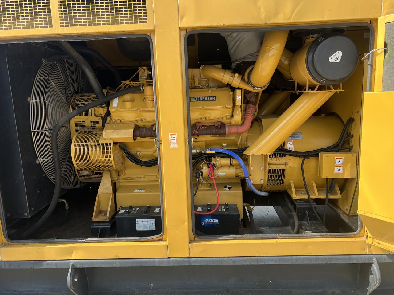600 KW Caterpillar, Diesel Generator Set, 480 Volts, 1800 RPM, circuit breaker, 1PH/3PH, 256 hours, 2001 - Image 7