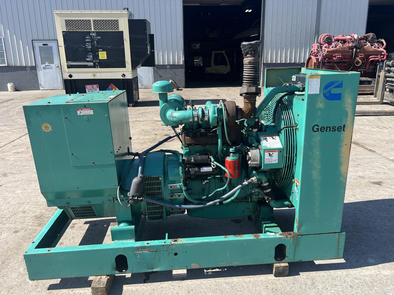 60 KW Cummins, Diesel Generator Set, 480 Volts, 102 HP @ 1800 RPM engine, circuit breaker, 1PH/3PH, 5039 - Image 1