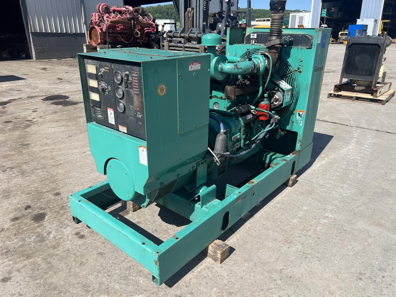 60 KW Cummins, Diesel Generator Set, 480 Volts, 102 HP @ 1800 RPM engine, circuit breaker, 1PH/3PH, 5039 - Image 2