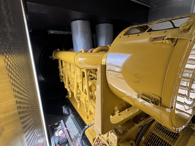 1500 KW Caterpillar #XQ1500, Diesel Power Module, 480 Volt, 1800 RPM, 3200 amp breaker, 1200 gallon double - Image 5