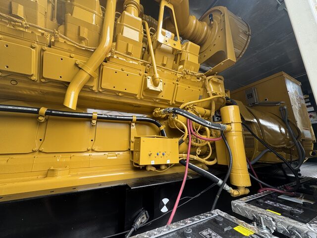 1500 KW Caterpillar #XQ1500, Diesel Power Module, 480 Volt, 1800 RPM, 3200 amp breaker, 1200 gallon double - Image 7