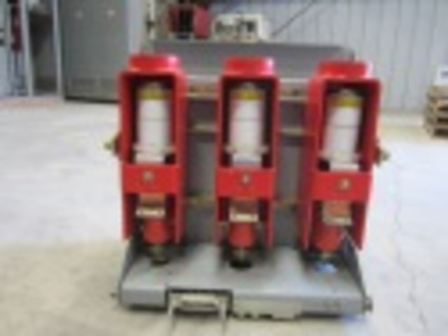 1200 Amps, Square D, V3D61A22Y000, electrically operated, drawout, 15000 Volts, #VB5493 - Image 3