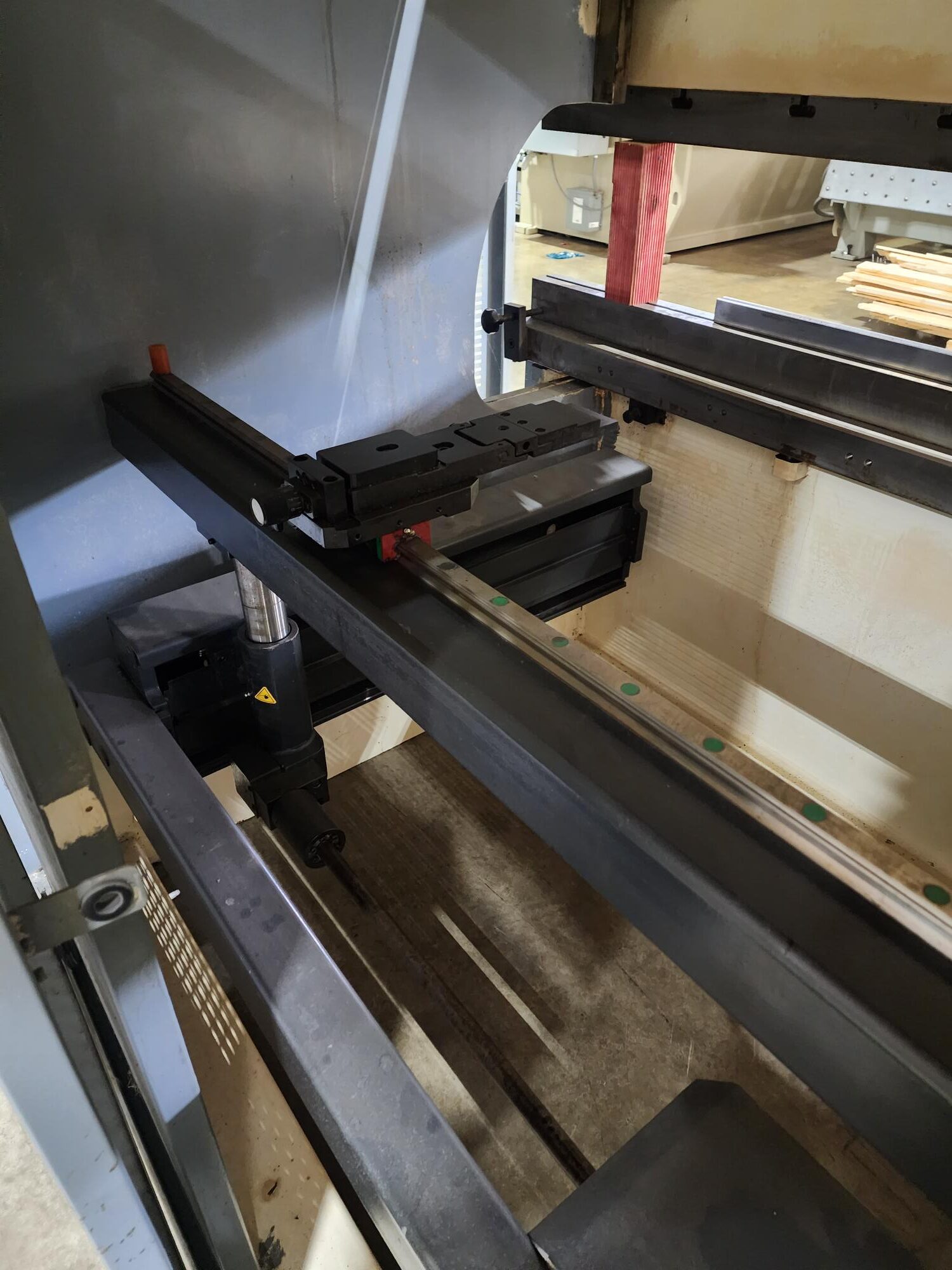 176 Ton, Baykal #APHS-3108160, CNC hydraulic press brake, 10' overall, 100" between housing, 10" stroke, 16" - Image 4