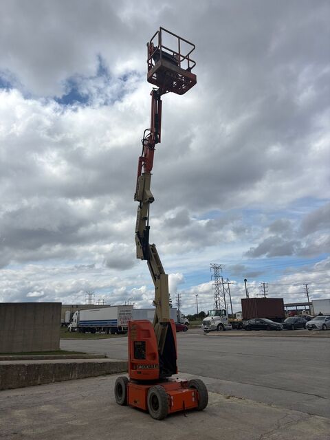 500 lb. JLG #E300AJP, articulating boom lift, 29'5" platform height, tires, 2007 - Image 9