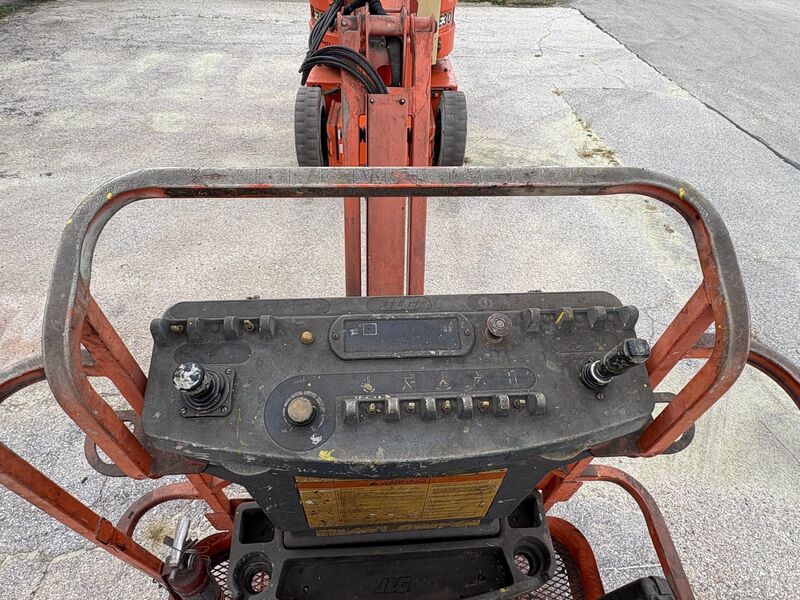 500 lb. JLG #E300AJP, articulating boom lift, 29'5" platform height, tires, 2007 - Image 10