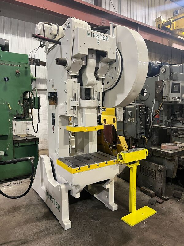 60 Ton, Minster #6, OBI press, 7" stroke, 18" Shut Height, 32" x 21" bed area, 3" ram adj., 100 SPM VS, 1966 - Image 1