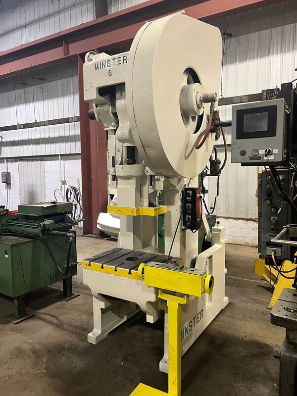 60 Ton, Minster #6, OBI press, 7" stroke, 18" Shut Height, 32" x 21" bed area, 3" ram adj., 100 SPM VS, 1966 - Image 4