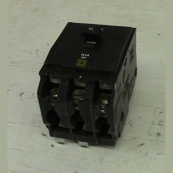 40 Amps, Square D, Push-in Breaker, 3-pole, 120/240 Volts - Image 1