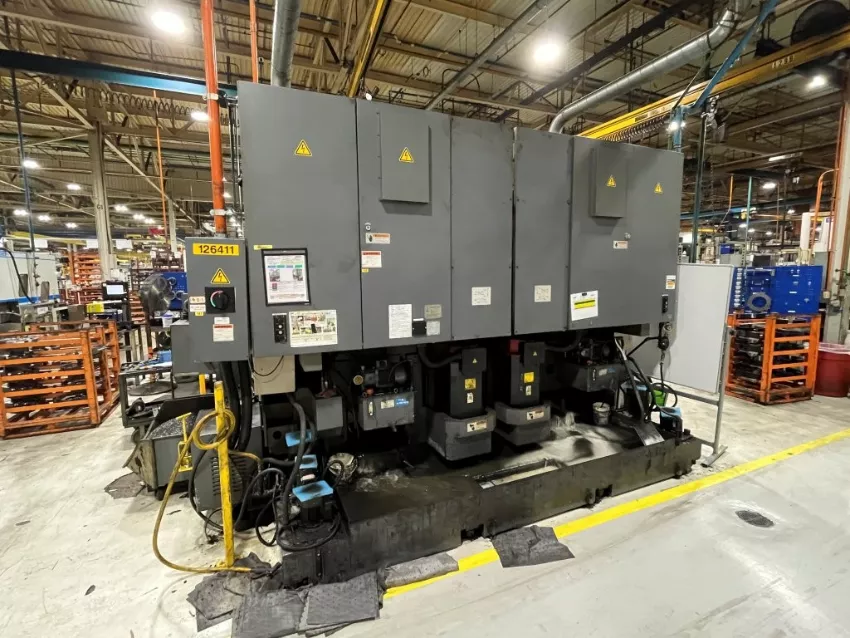 24" Okuma #2SP-V60, twin spindle CNC vertical turret lathe, Fanuc 18iTB, (2) 3-jaw 24" chucks, 2006 - Image 2